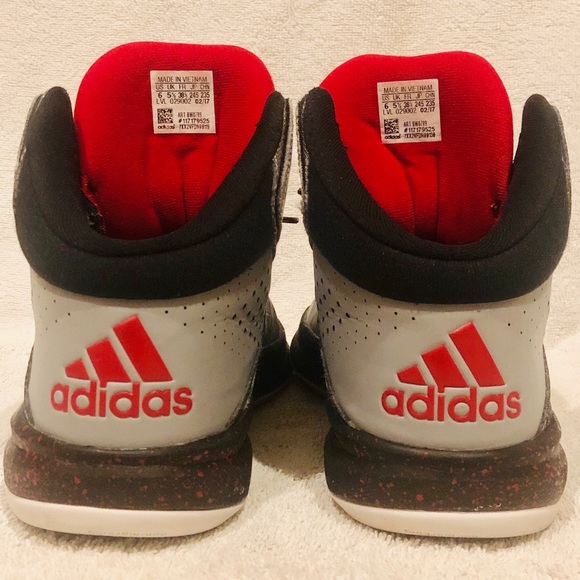 Basketball shoes - Picture 3 of 5